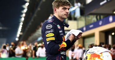 Stire din Sport : Max Verstappen a câştigat primul titlu de Formula 1 din carieră la Abu Dhabi, după o cursă dramatică