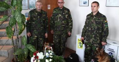 Galerie foto. A MURIT MAX, CÂINELE EROU al Armatei Române - 2