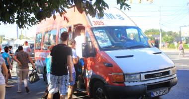 IMAGINI REVOLTĂTOARE / CÂT ÎI MAI TOLERĂM? Maxi-taxi: la limita obrăzniciei și a inconștienței! - 6