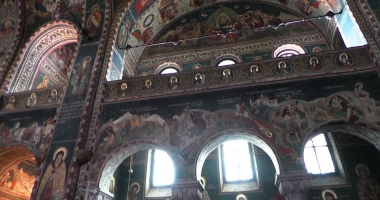 Stire din Eveniment : Arhiepiscopia Tomisului despre polițiștii închiși în biserici: "Preoții nu i-au încuiat. Au putut să iasă"