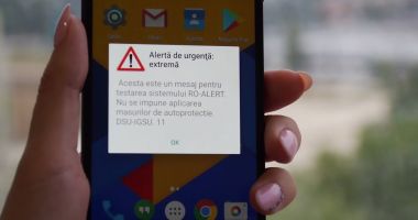 Stire din Cultură-Educație : Candidată la Medicină, eliminată din examen. I-a sunat telefonul din cauza unui mesaj RO-ALERT