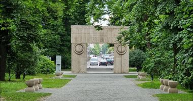 Stire din Cultură-Educație : Ansamblul monumental realizat de Brâncuşi la Târgu Jiu, mai aproape de Patrimoniul Mondial UNESCO