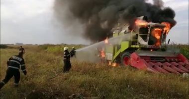 Stire din Eveniment : UPDATE O combină a luat foc, la ieșirea din Corbu. Intervin pompierii