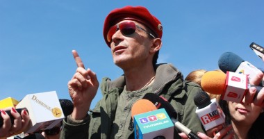 Stire din Politică-Administrație : Locuitorii din cartierul "Henri Coandă" protestează pentru RADU MAZĂRE