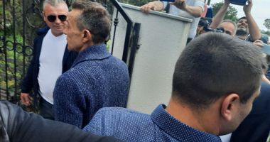 Galerie foto. Mama fraților Mazăre, înmormântată azi. RADU și ALEXANDRU, aduși sub escortă de la penitenciar - 16