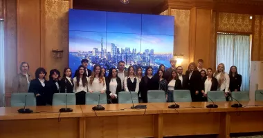 Deputatul Marian Crușoveanu a primit în vizită la Parlament tinerii ambasadori ai proiectului S.A.V.E. - 2