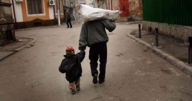 Stire din Economie : INS: Peste 4,5 milioane de români sunt săraci