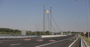 Stire din Economie : USR sesizează CE în cazul “Golden Gate” de la Brăila: Trebuie să știm dacă podul este un pericol