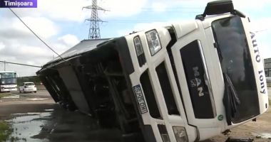 Stire din Social : ROMÂNIA, SUB AVERTIZARE METEO! Două camioane au fost răsturnate de vijelie