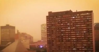 Stire din Actualitate : Ceață portocalie în Canada. Oamenii stau cu bagajele făcute ca să poată fugi