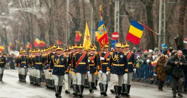 Stire din Actualitate : Repetiţii generale pentru Parada Militară de 1 Decembrie. Vor fi trase 21 de salve de tun