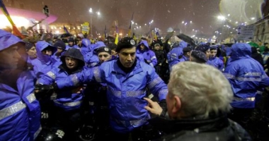 GALERIE FOTO / Godină spune că jandarmul violent e cel care l-a protejat pe Dragnea la DNA - 3