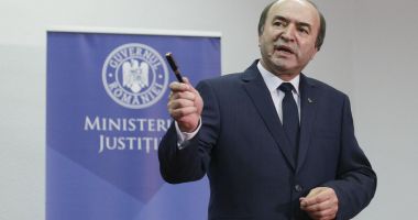 Stire din Politică-Administrație : Tudorel Toader, anunț de ultimă oră despre revocarea lui Augustin Lazăr: "Nu plec din minister până nu fac publice documentele"