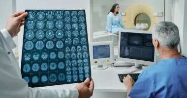Stire din Eveniment : Medic prins cu mită și condamnat cu suspendare într-un acord cu procurorii