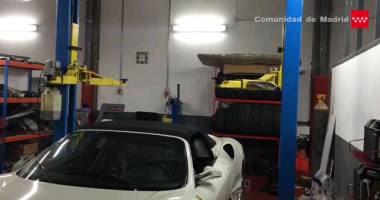Stire din Eveniment : Mecanic auto român, strivit de un Ferrari în Spania