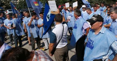 Stire din Social : Astăzi, mecanicii de locomotivă pichetează Ministerul Transporturilor