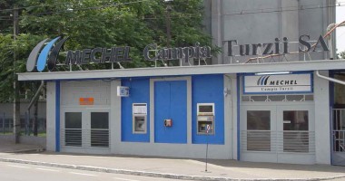 Stire din Economie : Metalurgiști de la Mechel pichetează sediul guvernului