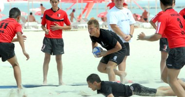 Stire din Sport : Meci între campioane, la Turneul Oval 5 Beach Rugby