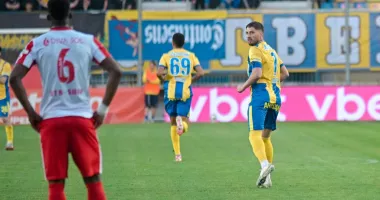 Stire din Sport : Week-end spectaculos în Superliga României la fotbal