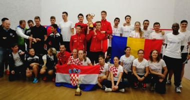 Stire din Sport : Medalii balcanice pentru naționalele de squash ale României