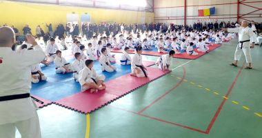 Stire din Sport : Medalii pentru sportivii din Eforie Nord, la Karate Tradițional