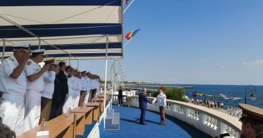 Marinarii militari celebrează "Ziua Recunoștinței" pe faleza din Constanța - 4