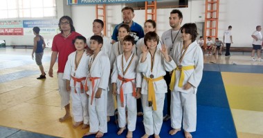 Stire din Sport : Galerie FOTO. Medaliile de bronz ale LPS Constanța și CS Agigea vin de pe tatami