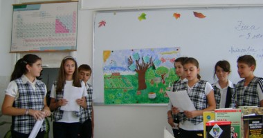 Stire din Cultură-Educație : Toți elevii Școlii "Brâncuși" au omagiat educația