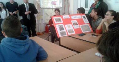 Stire din Cultură-Educație : Poliția din Medgidia asistă la activitățile liceenilor