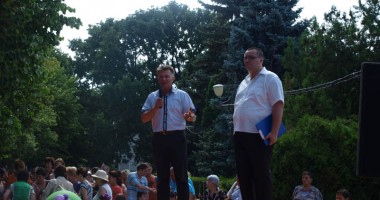 Stire din Politică-Administrație : Primarul Marian Iordache, prezent la "Carnavalul Veseliei"