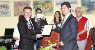Stire din Politică-Administrație : Ministrul Titus Corlățean și-a ridicat distincția de cetățean de onoare al municipiului Medgidia