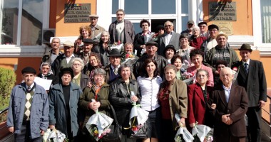 Stire din Politică-Administrație : Viceprimarul din Medgidia a premiat cuplurile cu 50 de ani de căsătorie