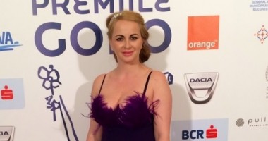 Stire din Monden : "Arată ca o matroană de bordel din secolul XIX, cu sâni prea mari și pielea albă..."