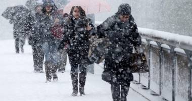 Stire din Actualitate : Viscol și căderi masive de zăpadă
