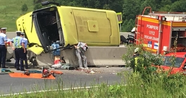 MĂRTURII CUTREMURĂTOARE ale unui elev implicat în tragedia de ieri: "Autocarul a scăpat de sub control. M-am târât, am ieșit pe geam"