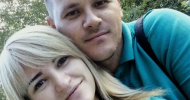 O mamă și-a lăsat copiii singuri în casă, fără hrană, 9 zile, pentru a pleca în vacanță cu iubitul. Unul a murit, altul e în stare gravă. DECLARAȚIA FEMEII E ȘOCANTĂ! - 2