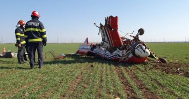 Stire din Eveniment : TRAGEDIE AVIATICĂ ÎN ROMÂNIA. Cine este pilotul care a murit, azi, în avionul de acrobație PRĂBUȘIT