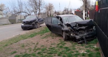 Sunt cinci victime, după un accident cu două mașini