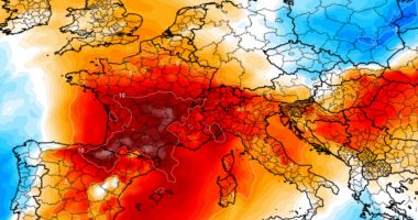 Stire din Actualitate : Europa în alertă. Primul val important de căldură din 2025 a adus temperaturi de până la 42 °C