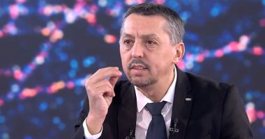 Stire din Cultură-Educație : Ministrul Educației face un pas înapoi după întâlnirea cu sindicatele: „Va propune să se renunțe la aceste măsuri”