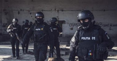 Stire din Eveniment : Un medic italian săltat de polițiști pentru că ar fi vândut diplome false