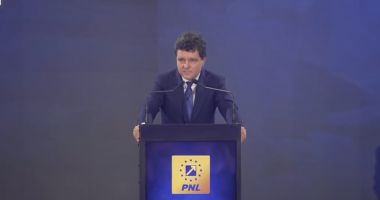Stire din Politică-Administrație : Congresul PNL / Nicușor Dan: "PNL a făcut şi greşeli, dar a ţinut direcţia corectă pentru România"