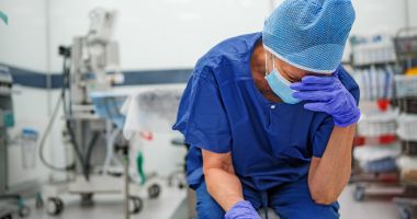 Medic reținut, după ce ar fi cauzat moartea a patru pacienți cărora le-a făcut biopsie