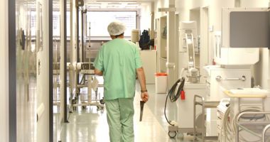 Stire din Eveniment : „Am fost ameninţată că vine cu toporul”. Mărturia șocantă a unui medic despre agresiunile din spitale