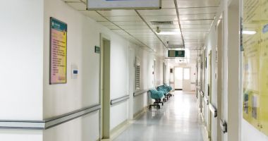 Stire din Eveniment : Medic în vârstă de 59 de ani găsit mort de colegii de spital