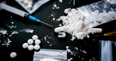 Stire din Eveniment : Un medic rezident și un asistent medical, reținuți de DIICOT pentru trafic de droguri