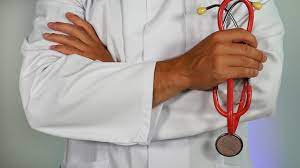 Stire din Actualitate : Un bărbat s-a trezit paralizat după o aparentă toxiinfecţie alimentară. Când au aflat ce are, medicii l-au pus în comă indusă: „Un coşmar”