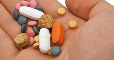 Stire din Sănătate : Medicamentele scumpe, băgate pe gât românilor