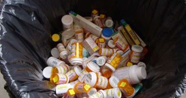 Stire din Social : Românii au descoperit reciclarea. Dacă cu PET-urile ne-am lămurit cum stă treaba, cum reciclăm medicamentele?