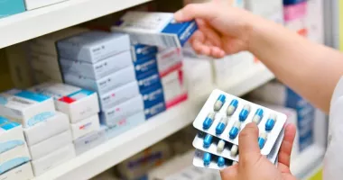Stire din Social : Medicamentele s-ar putea scumpi din cauza crizei din Orientul Mijlociu. Ce transmite ministrul Sănătății